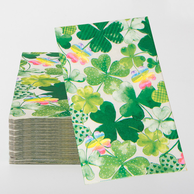 Approvisionnements biodégradables de partie de thème de vacances de serviette de papier de conception de trèfle de Partysprite